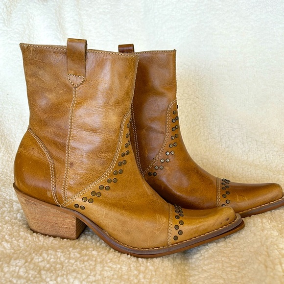 Penny Loves Kenny Shoes - Penny Loves Kenny Leather Studded Boot - Women 8.5